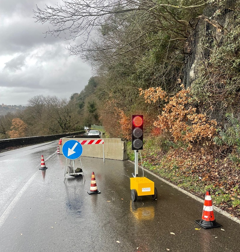 immagine notizia (ptn) Provincia, viabilità: detriti franosi sulla Sp 12 Bagnorese, attivato il senso unico alternato con semaforo